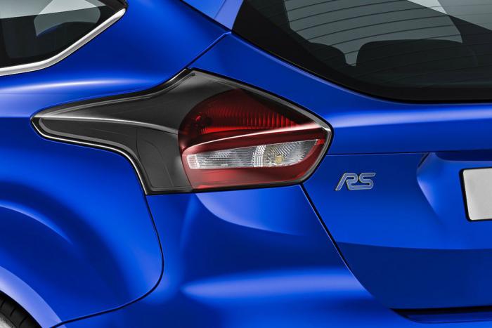 ae-ford-focus-rs-rear-light